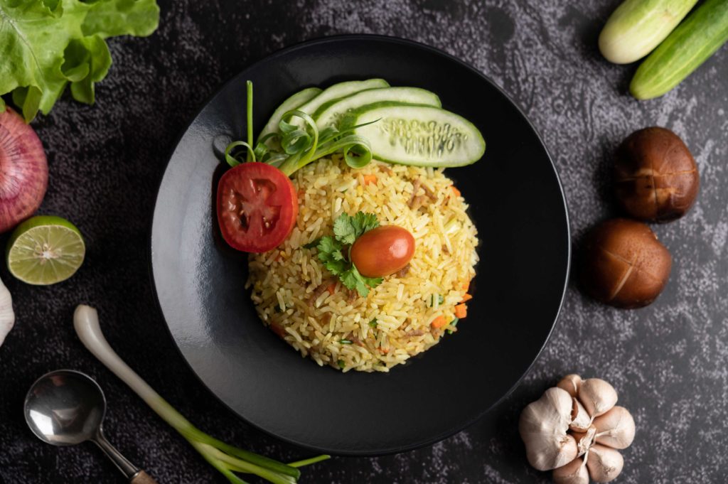 fried-rice-with-minced-pork-tomato-carrot-cucumber-plate